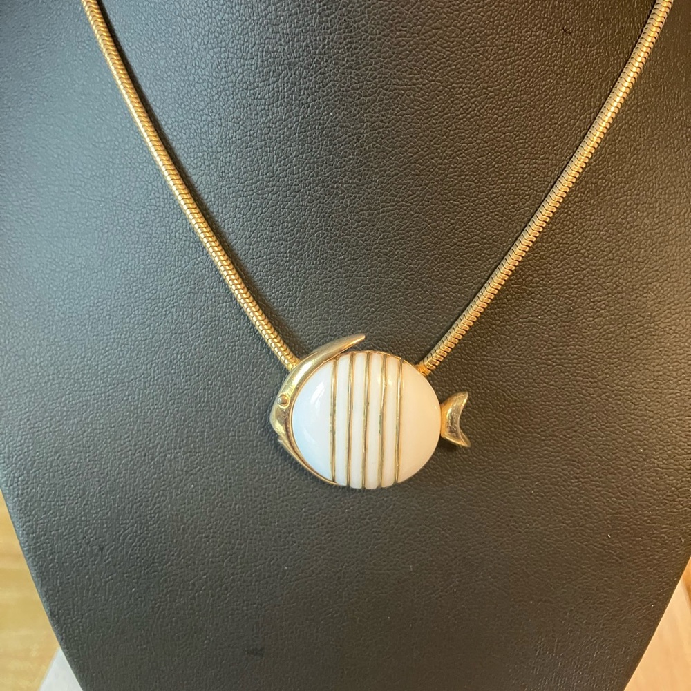 🌸Crown Trifari Vintage Fish Necklace